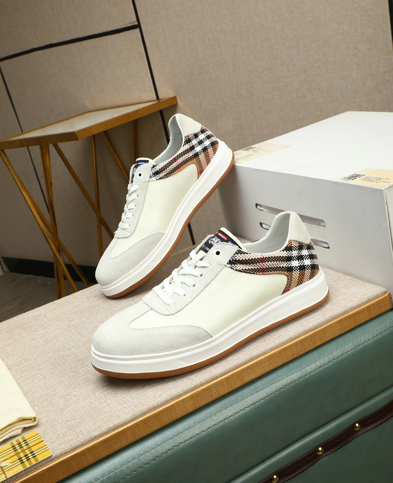 Men's shoes 💰440 ❤️❤️❤️[BURBERRY] Burberry purchasing agent 🔍Men's 🚹New model is synchronized with the official website. The upper is made of imported fabrics and cowhide lining. Completely 1⃣:1⃣ replica🇮🇹, non-slip and wear-resistant rubber outsole ⚠original factory goods, 🔍🔍high quality, please look at the details, welcome to compare⚠Size: 38-44